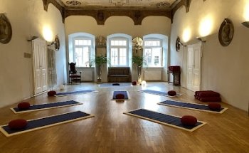 Yoga im Kaisersaal