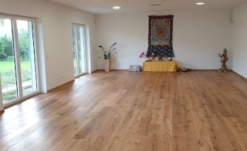 Hug, Caroline Yoga - Center