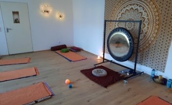 Beweg dich glücklich | Yoga & Fitness mit Sabrina | Gong & Meditation