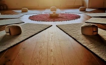 Susann Humeny - Tanztherapie - Yoga - Embodiment