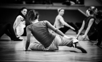 Modern Dance in Frankfurt - Contemporary Dance Jazz Tanz Ballett und Yoga für Erwachsene Kurse Unterricht Tanz Yoga Frankfurt