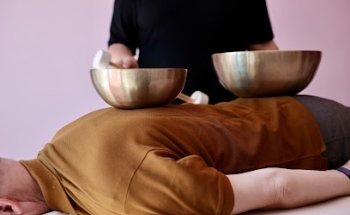 Christina Misczyk - Klangmassagen nach Peter Hess & Yin Yoga