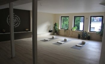 Yogaresa Yoga - Entspannung - Stressbewältigung Kurse für Anfänger bis Fortgeschrittene