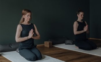 Yin Yoga Traunstein & Lovely Times Nicolette Hiemer