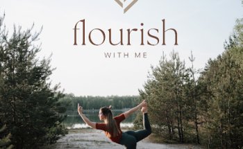 flourish with me - Yoga & Pilates, Kräuter und Mindset mit Antonia