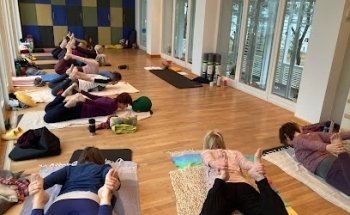 Kundalini und YinYoga & Yoga auf dem Stuhl