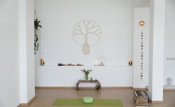 Im Moment Yoga & Tanztherapie