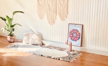 Caro Heilbut - Joti Devgeet - Online Kundalini Yoga und Meditation vor Ort in Hamburg Fuhlsbüttel