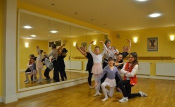Saras Tanzstudio und Mama in Marsberg