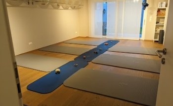 Mini & Me - Mama Baby Yoga