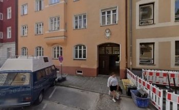 Dinah Thomas I Yoga in der Schwangerschaft & Rückbildung