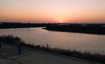 Centro deportivo náutico municipal del lago periurbano de