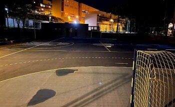 Cancha baloncesto y fútbol callejero