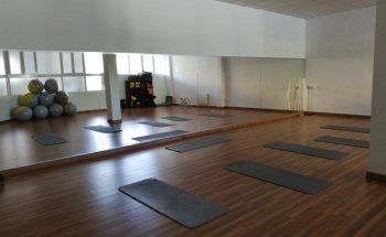 Sharma - Escuela de Yoga y Pilates