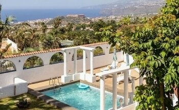 Shambhala Yoga School & Stay