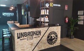 Gimnasio Temple Fitness/Unbroken Box