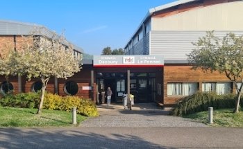 Gymnasium Dacoury / Le Pennec