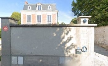 Gymnase et terrain Hélène Boucher