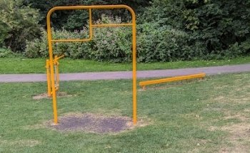 Outdoor calisthenics equipment