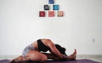 Sana, Estudio de Yoga