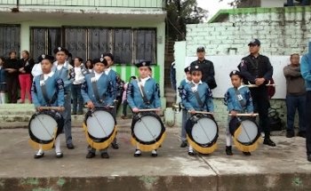 Instructor de Bandas de Guerra y Escoltas de Bandera. Venta de uniformes e instrumentos