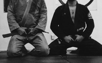 BLACK DOG / CASA DOJO