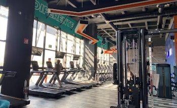 Station 24 Fitness Forum Leones