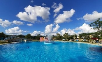 Balneario Báaxal-ha! by AcuaYongol