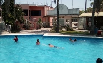 Alberca Los Delfines