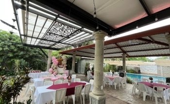Oasis alberca y jardin