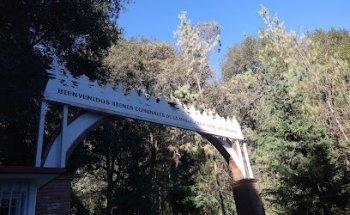 Entrada a Parque Los Dinamos