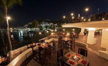 Hotel Las Hadas by Brisas