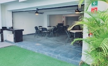 Quinta MIX Poolhaus