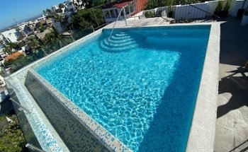Clean pool services