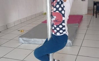 AQUARIUS POLE STUDIO