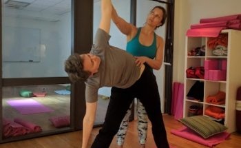 Andrea Molnar yoga
