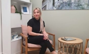 Live Stronger - Alice Rosier