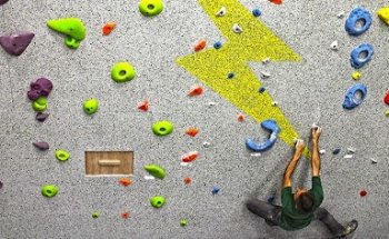 Hangar 18 Indoor Climbing Gym - San Clemente