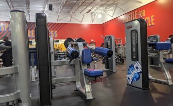 Crunch Fitness - Richmond Glenside